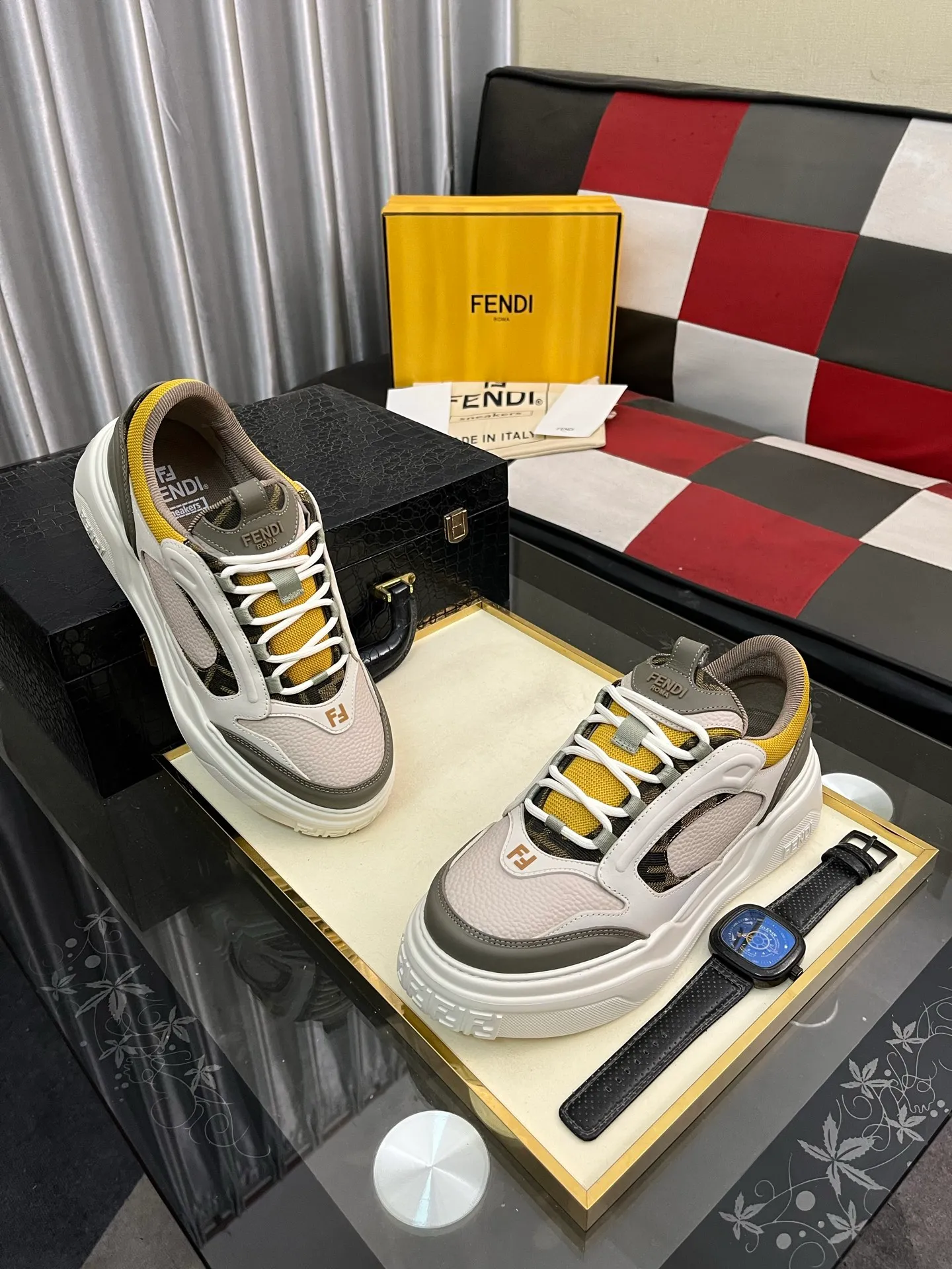 Men's Men's Shoes 💰680⌚️⌚️(Higher version) [Fendi] Fendi's latest casual shoes for men! Available at counters simultaneously! A one-to-one replica of the original. Made entirely of imported top-grain calfskin, the interior is made of top-grain water-dyed cowhide, and the original factory-supplied rubber outsole. Leading new fashion concepts. Matching code: 38-44. 45 can be customized and non-returnable!